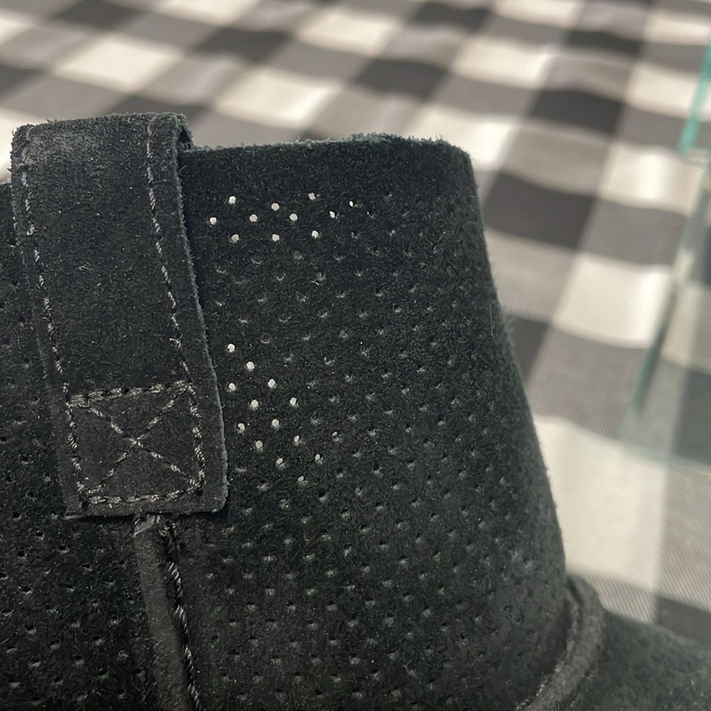 Ugg Classic Unlined Mini Perf Black Suede Leather Boots Womens Size 7 Perforated - Picture 12 of 12
